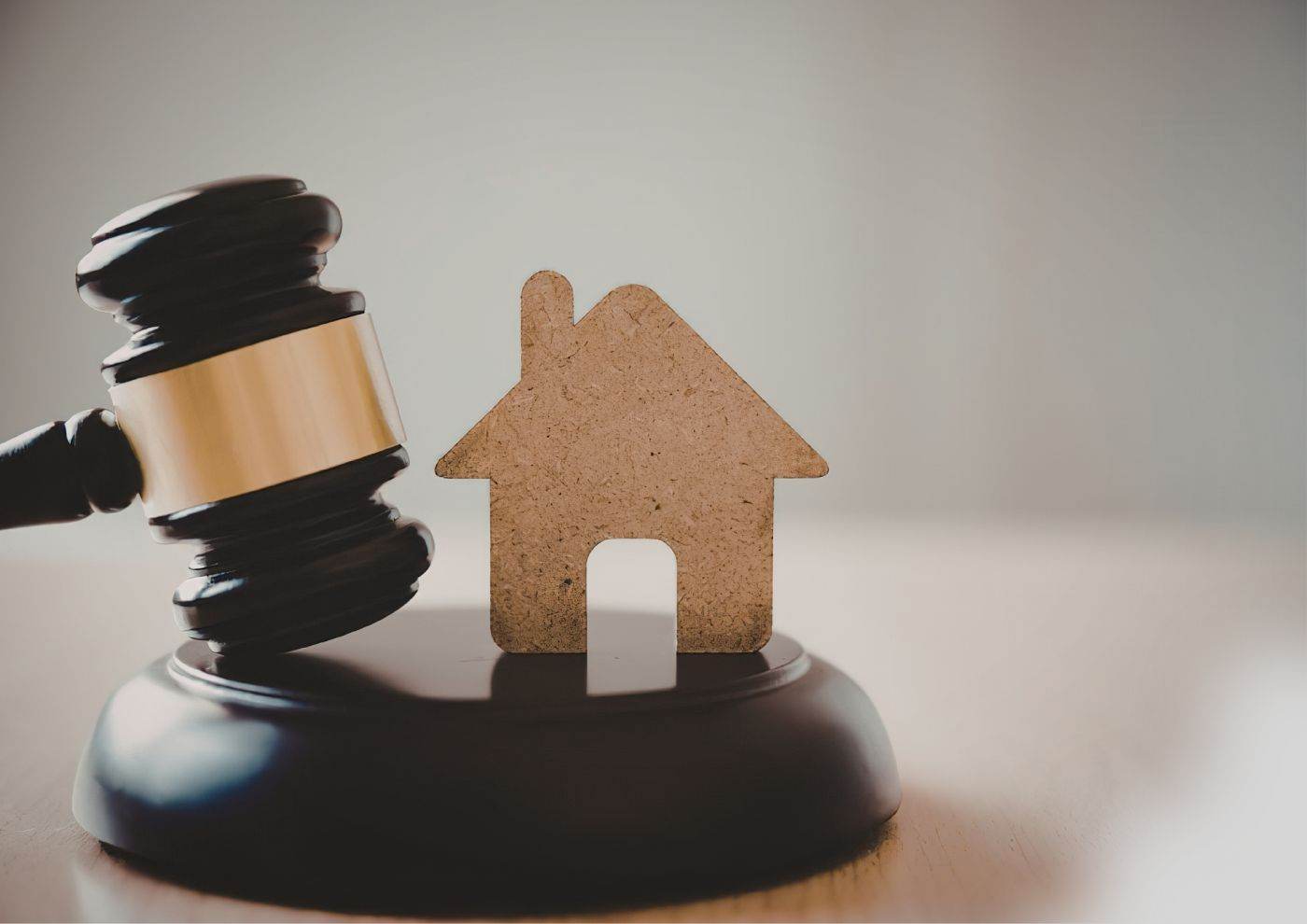 Avocat Radu Pavel: Ce trebuie să verifice cumpărătorii înainte de a achiziţiona un apartament scos la licitaţie de ANAF